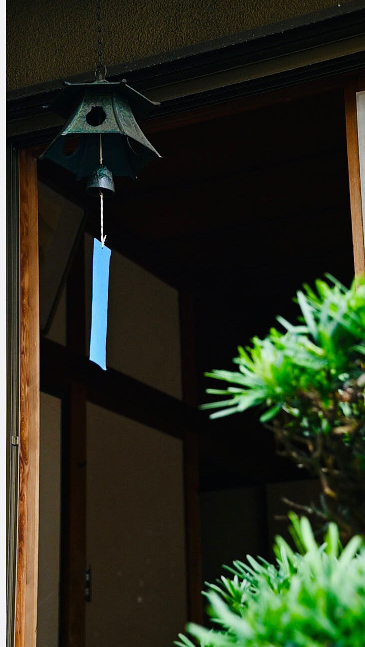 茶室に、涼を運ぶ——南部風鈴の音と歴史