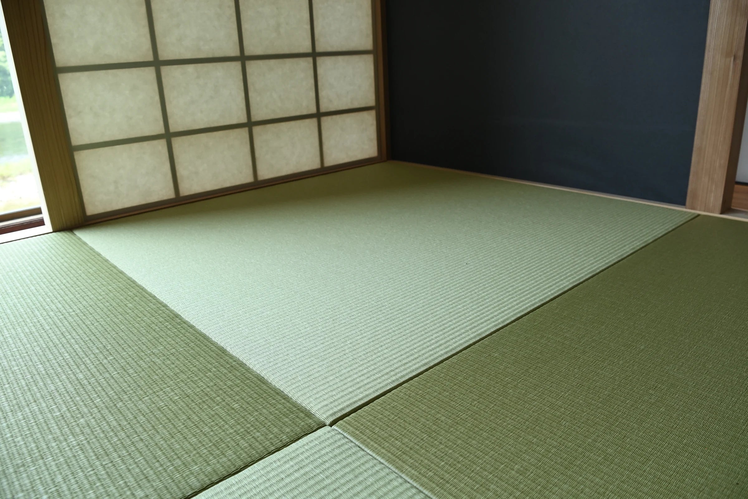 試作の畳と下部フレームの取り合い。床の最終詳細は未承認です。